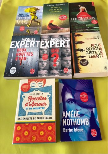 Lot de 8 livres différents neuf