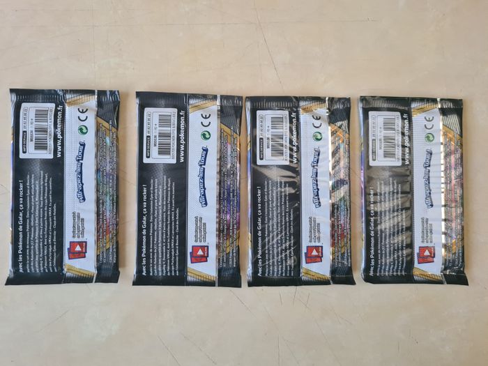 Booster Pokémon 4 Epée et Bouclier Clash des Rebelles - photo numéro 2