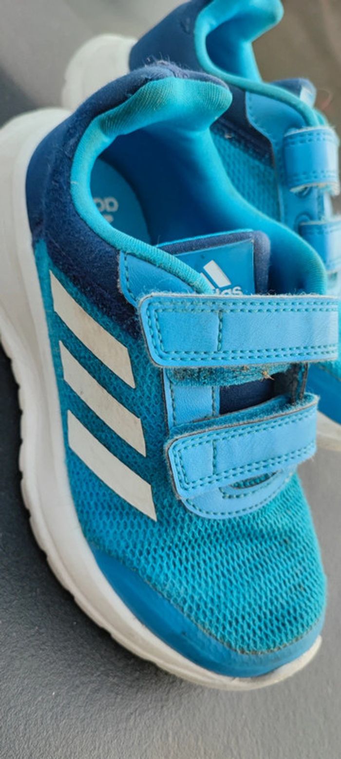 Paire de baskets Adidas T30