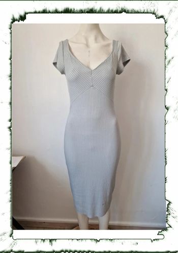 Robe moulante midi genoux gris manches courtes