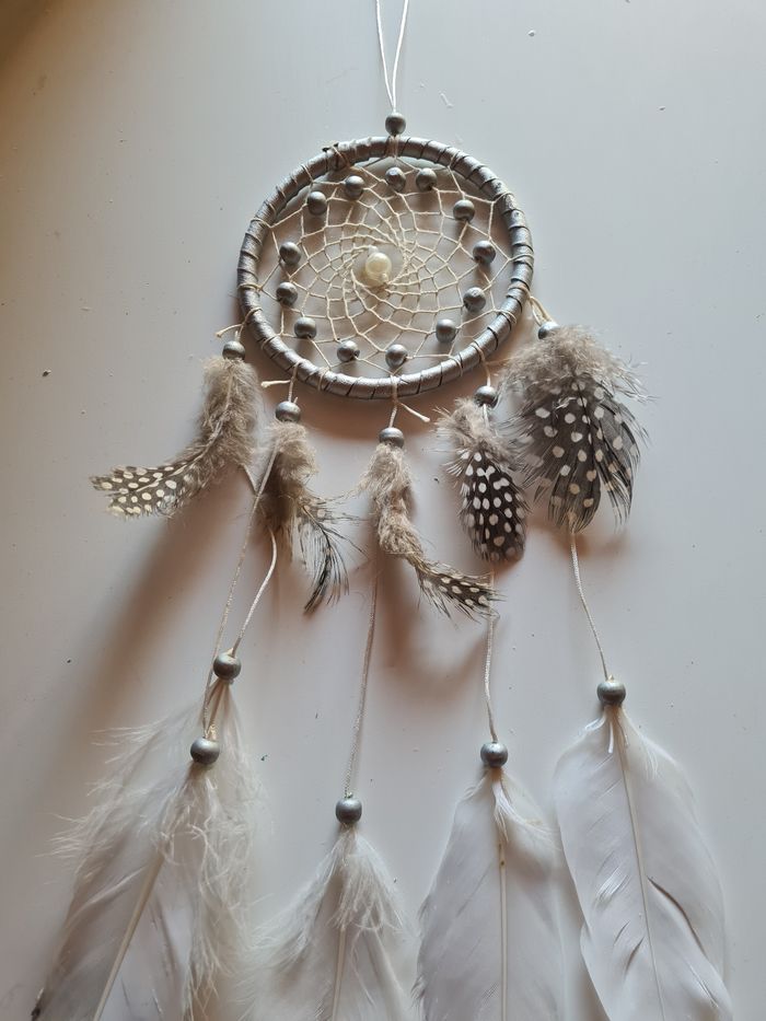 Attrape rêve. Longueur 35 cm. Diamètre 11 cm. Blanc gris. - photo numéro 2