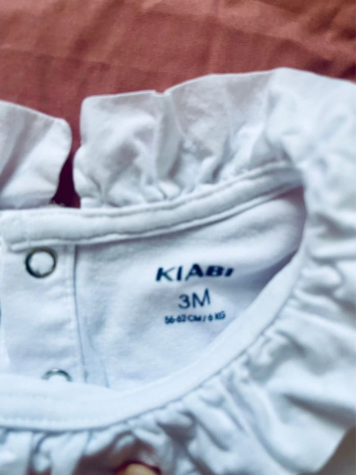 Lot de body manches courtes avec col- Taille 3 mois-Kiabi-neuf sans étiquette - photo numéro 2