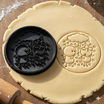 Emporte-pièce biscuit couple amoureux sous la pluie de cœurs 8 cm