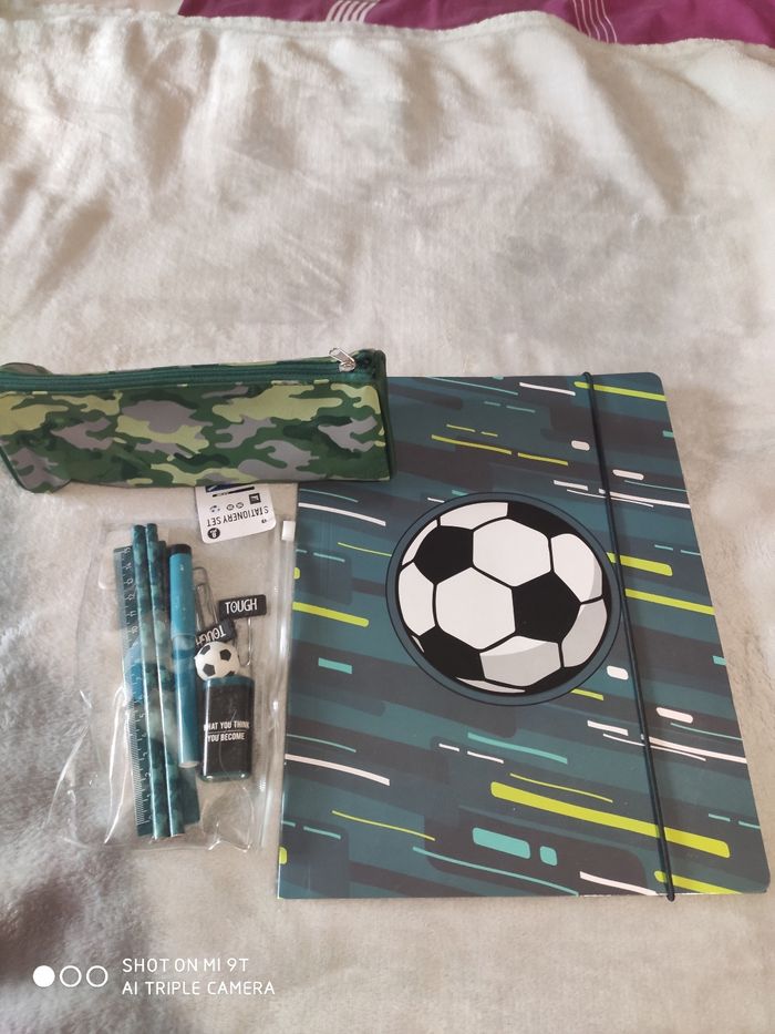 Lot de fournitures scolaires thème football