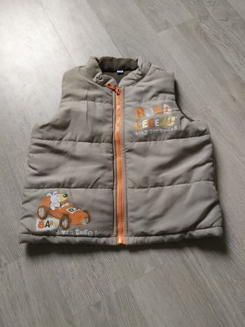 Veste sans manche 18 mois.