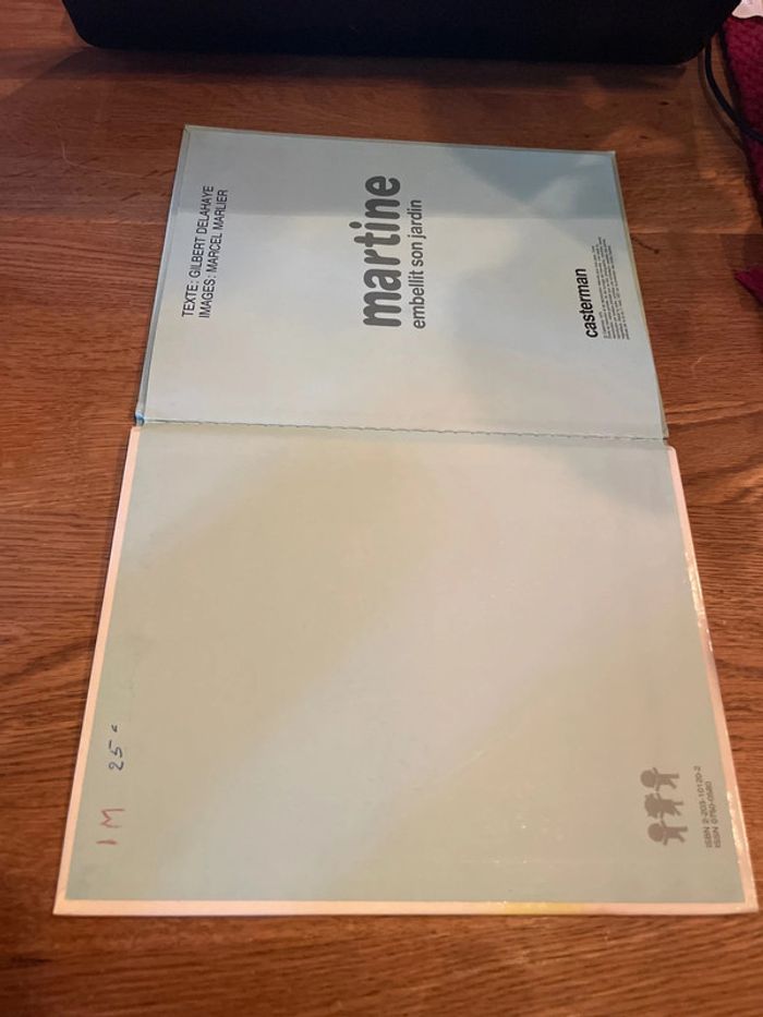 Livre Martine embellit son jardin - photo numéro 8