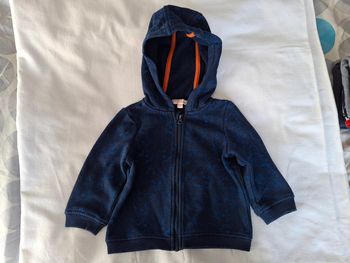 Veste à capuche très bon état 12 mois DPAM