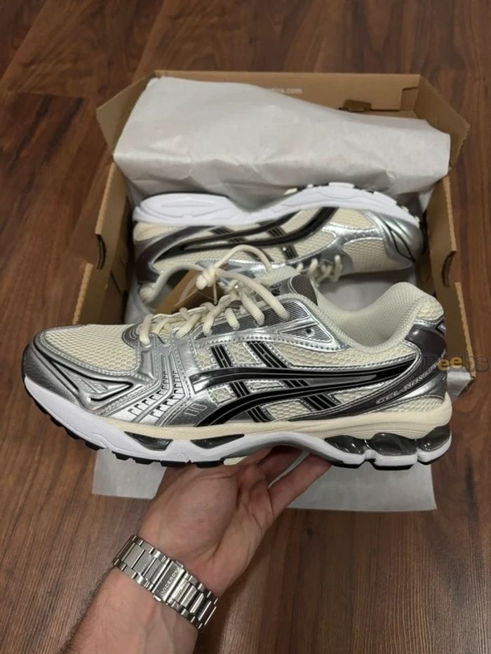 Asics Gel-Kayano 14 Taille 45 - photo numéro 1
