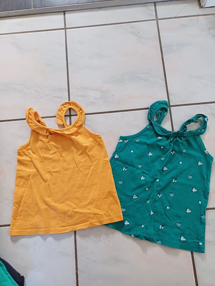 Lot t shirt et débardeurs 4 ans - photo numéro 2