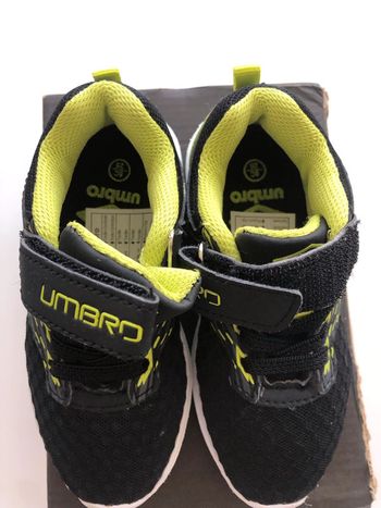 Baskets umbro t.25 mixte Neuves