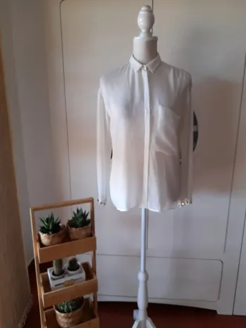 Camisa con detalles puños