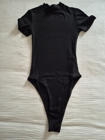 Body noir manches courtes légèrement cotelé XS Jennyfer