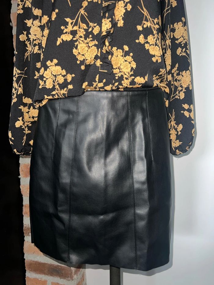 Jupe simili T 32  + blouse T 34 vente séparée possible - photo numéro 3