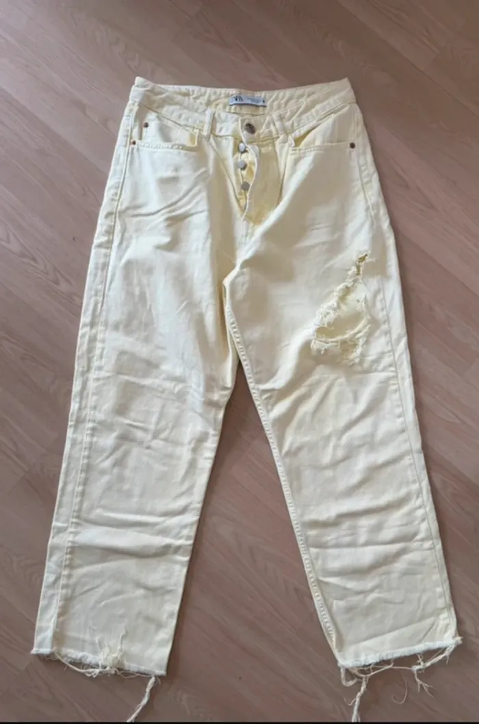 Jean mom jaune pâle Zara – effet usé jaune pale - photo numéro 2