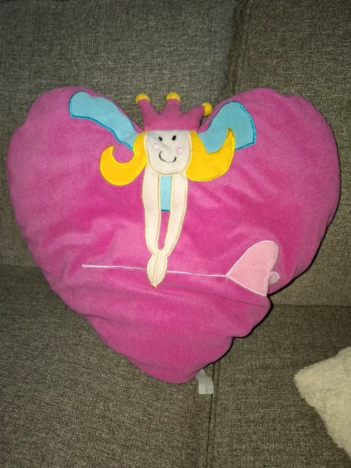 Coussin forme cœur princesse en peluche