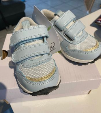 Baskets vertbaudet taille 21