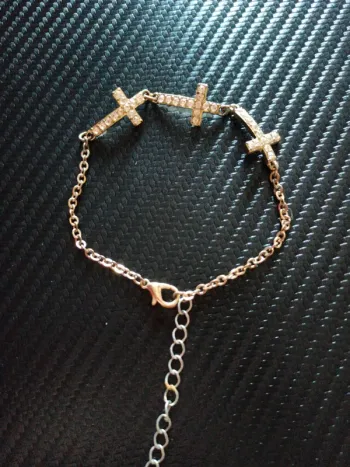 Bracelet doré croix