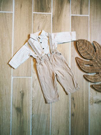 🧒🏻Bouchara - Ensemble Pantalon velours beige avec bretelles et chemise à carreaux - Taille 6 mois