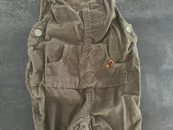 Salopette en velours kaki taille 1mois marque Zeeman - photo numéro 2