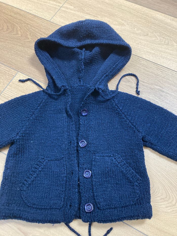 Gilet à capuche bleu marine tricoté - photo numéro 2