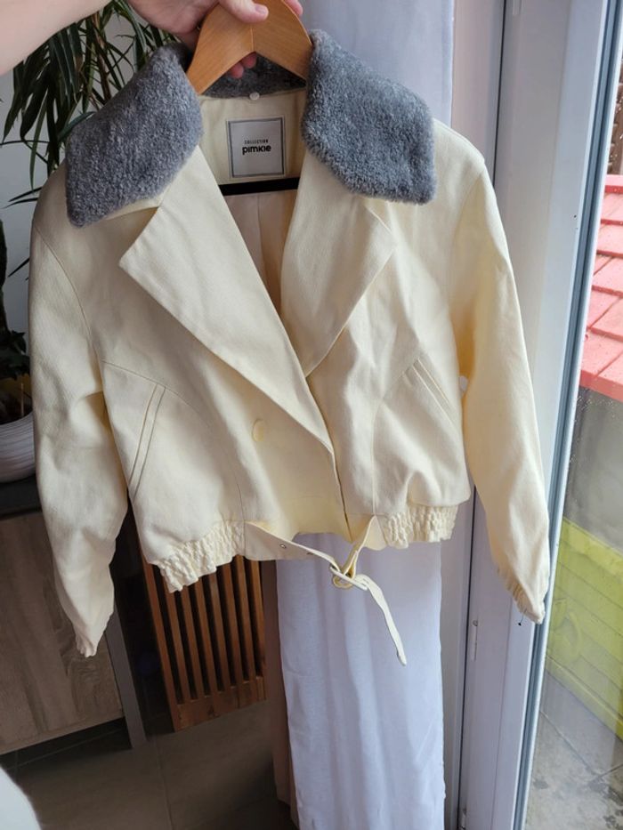 Veste en jean ecru col fourrure grise - photo numéro 2