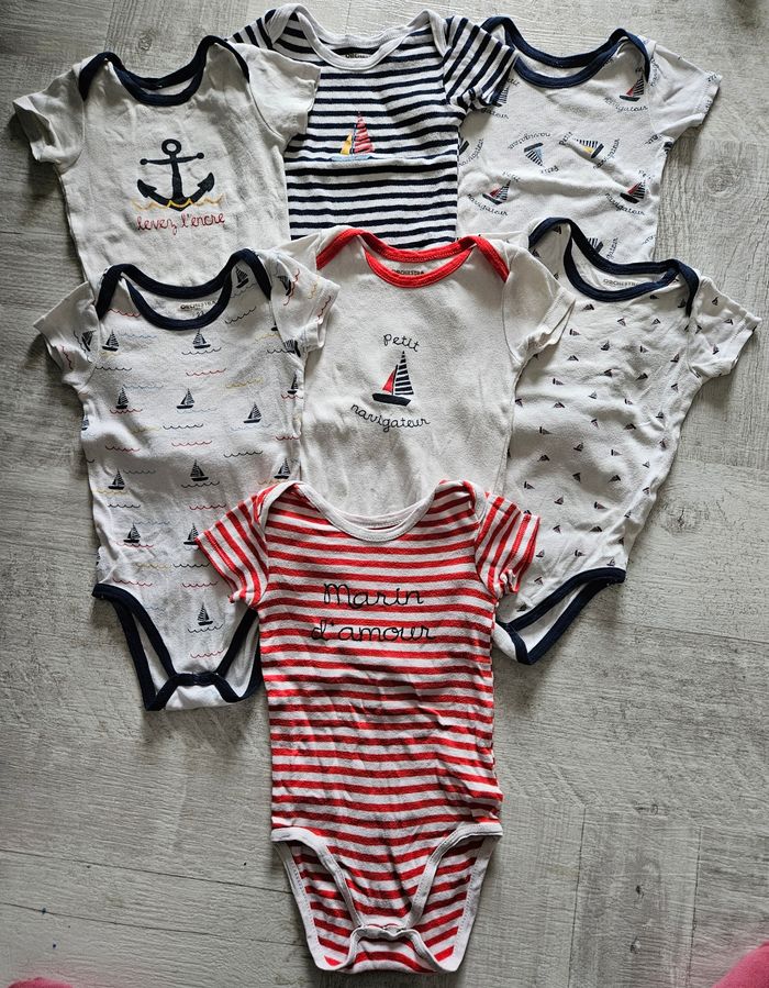 Lot bodys marin 23 mois