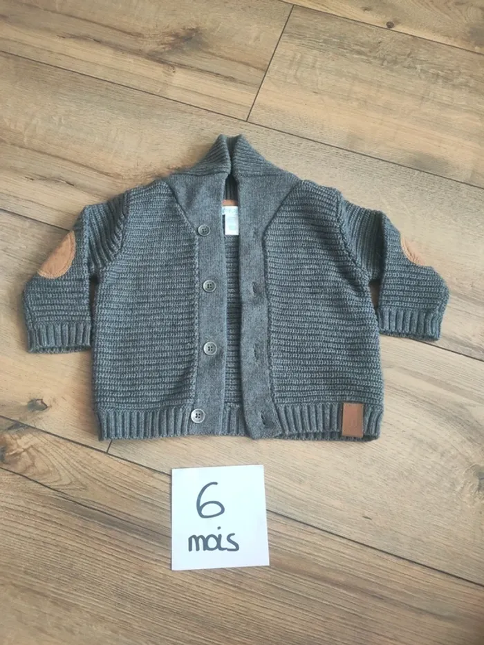 Gilet avec boutons gris garçon 6 mois Obaïbi