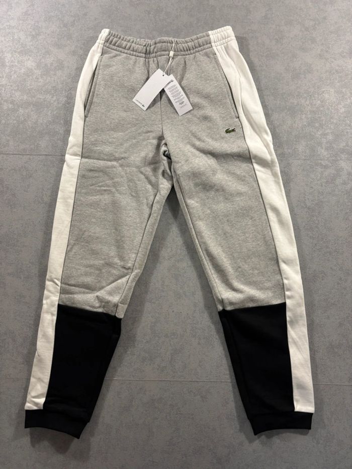 Jogging Lacoste Gris blanc et Noir Taille XS Neuf avec étiquette