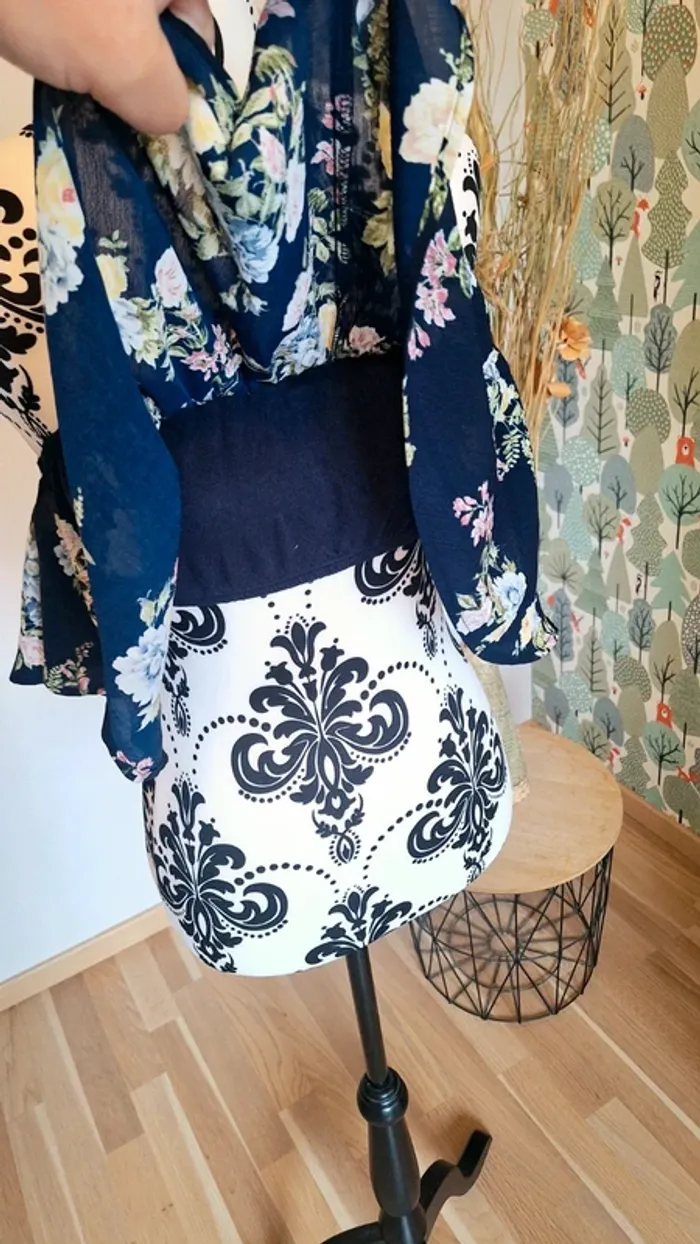 Superbe crop top femme taille S - photo numéro 3