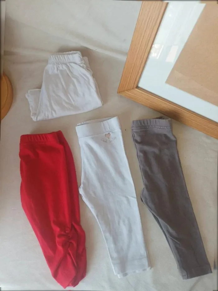 Lot 3 leggings et un short blanc fille 6 mois
