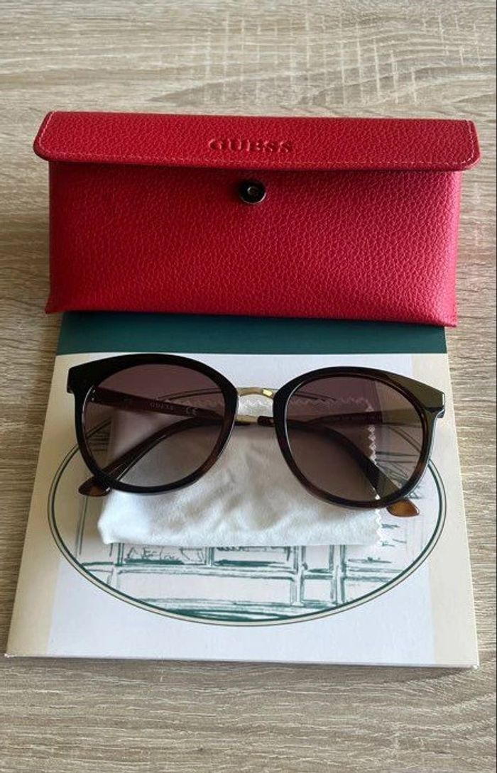 Lunettes de soleil Guess