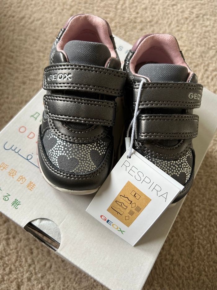 Chaussures grises filles marque Geox - photo numéro 2