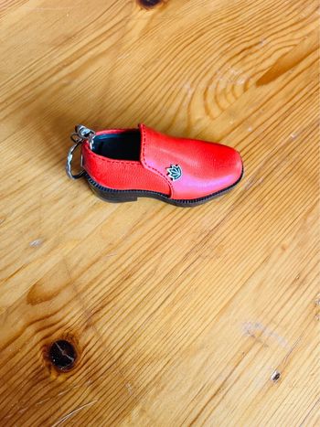 Porte clé chaussure rouge