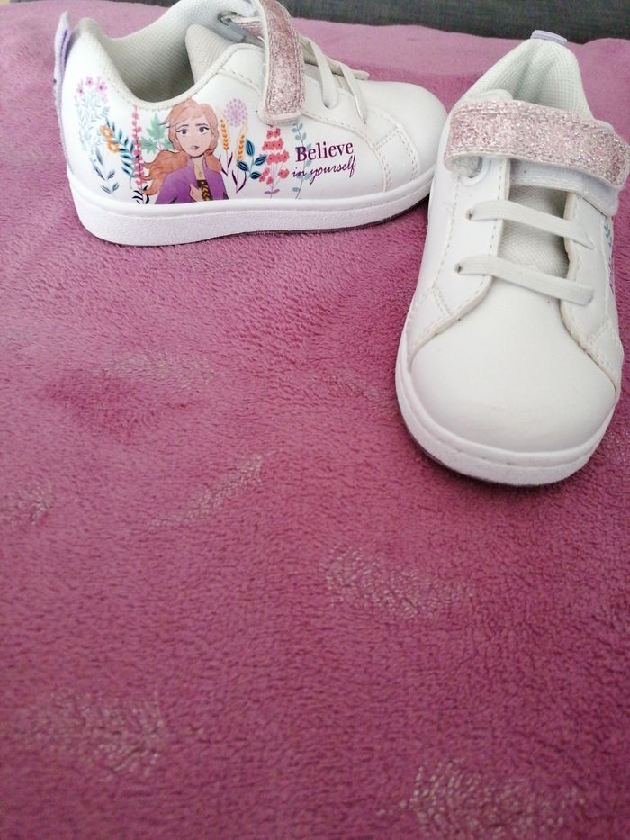 Nu-pieds et basket pour petite fille - photo numéro 2