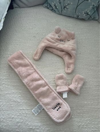 Lot bonnet écharpe gant bébé