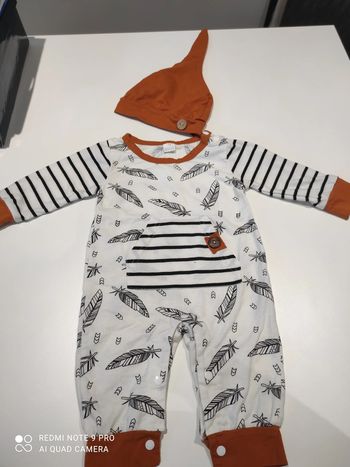 ensemble bonnet grenouillere neuf 6/9mois