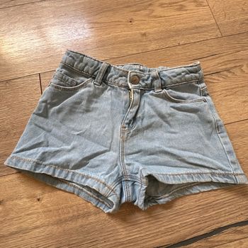 Short fille