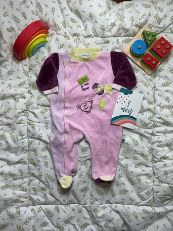 pyjama grenouillère en velours rose et violet les kinousses 3 mois ouverture devant