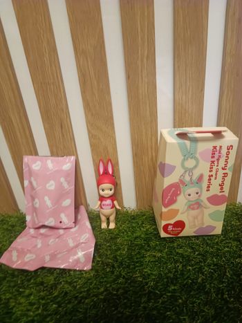 Sonny Angel kiss kiss series rabbit 27/144
