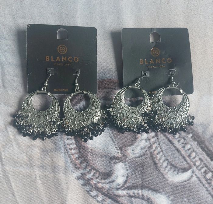 2 paires de boucles d'oreilles blanco