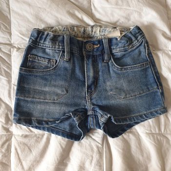 Short fille