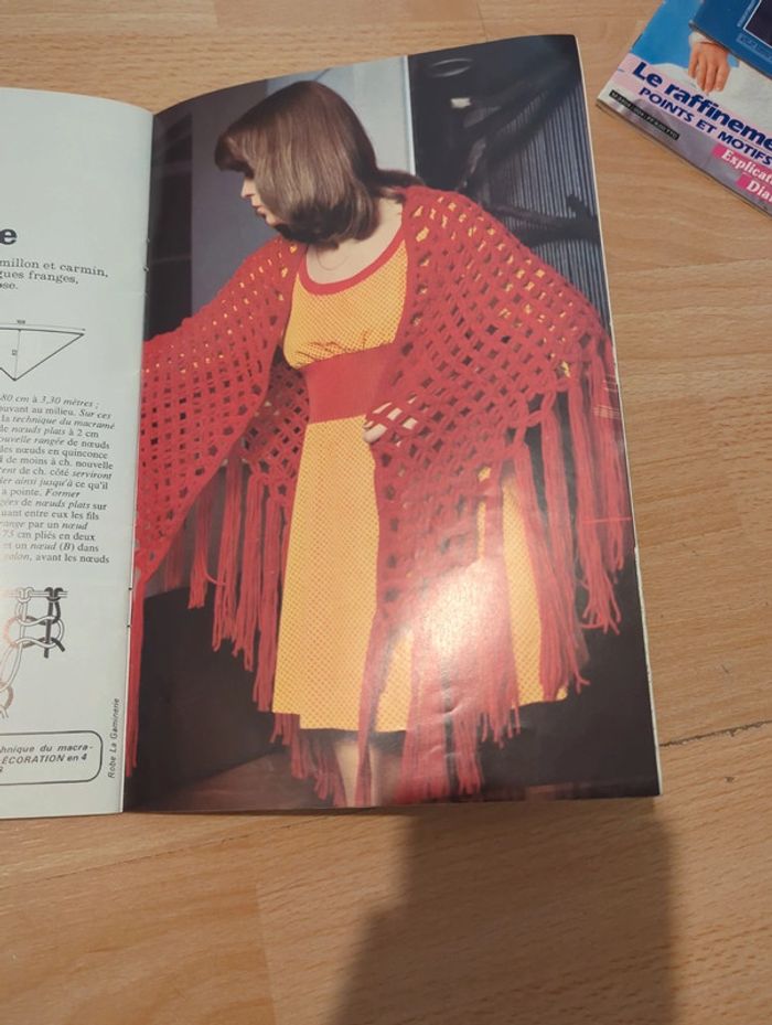 Magazine Mon tricot ouvrage n°10 spécial Châles - photo numéro 2