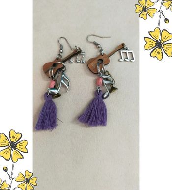 Boucles d’oreilles thème musique – guitare, notes & pompon violet – Collection Reflets de Lavande