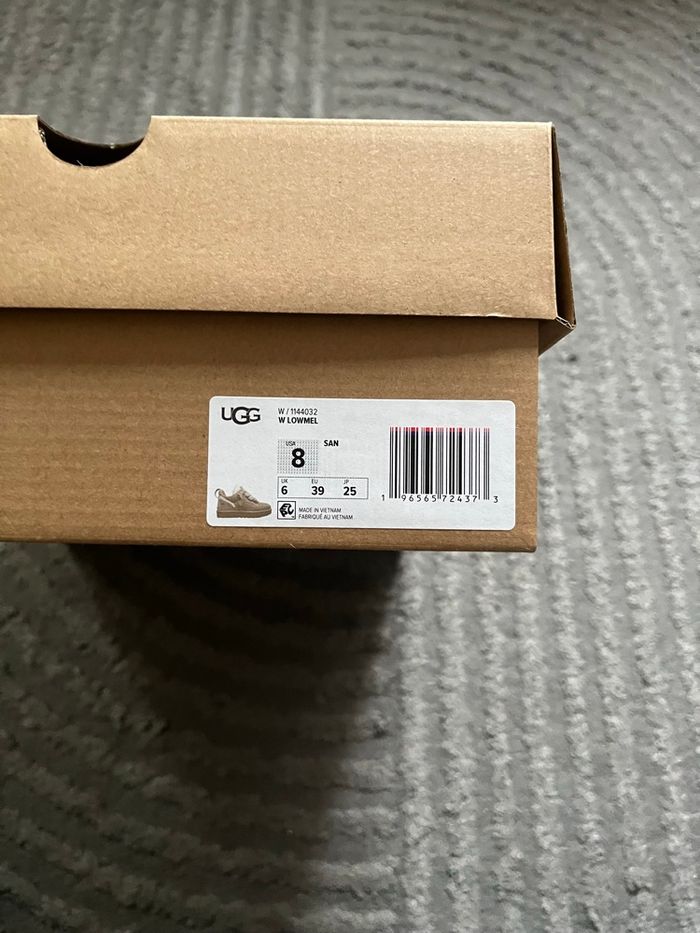 UGG Lowmel Sand / Beige Taille 39 - photo numéro 10