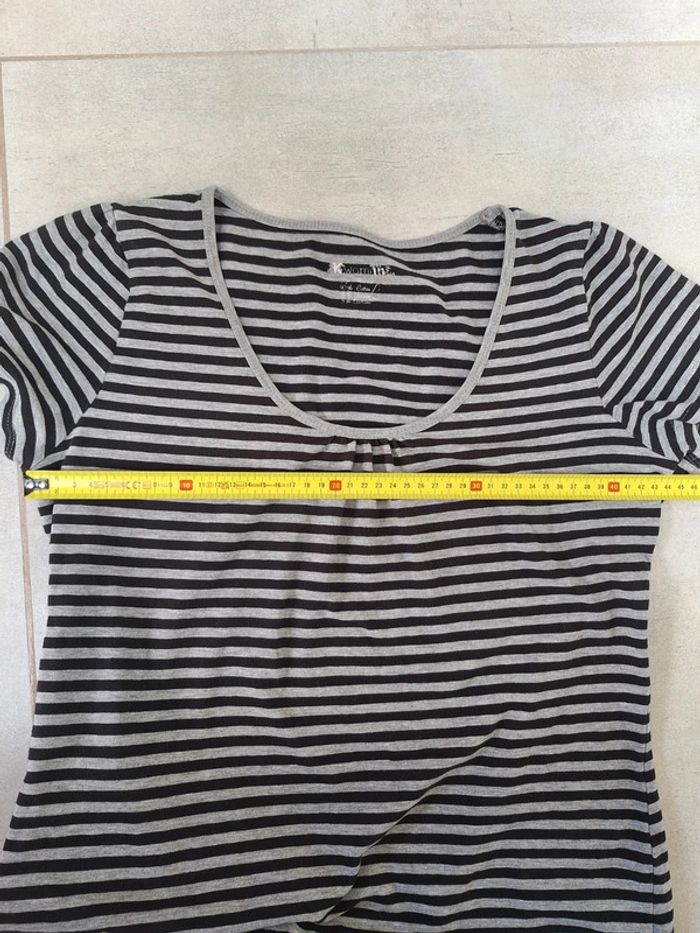 T-shirt rayé gris et noir - photo numéro 3