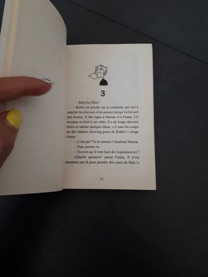 Livre Fanny au poney club, Fanny parle aux poneys - photo numéro 2