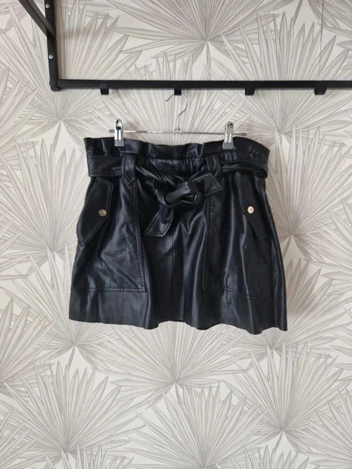 Joli short Zara taille 42