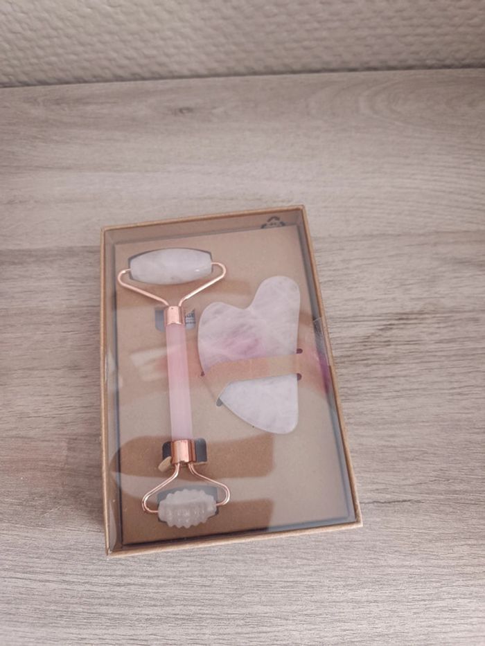 Kit cocooning plaid et masseur visage NEufs cadeau noël - photo numéro 6