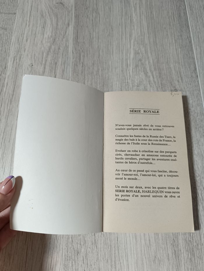 Livre Harlequin série royale - photo numéro 3