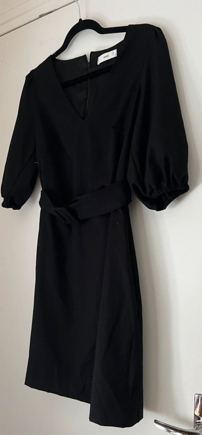 Robe noire Mango avec ceinture Taille S-M - photo numéro 3
